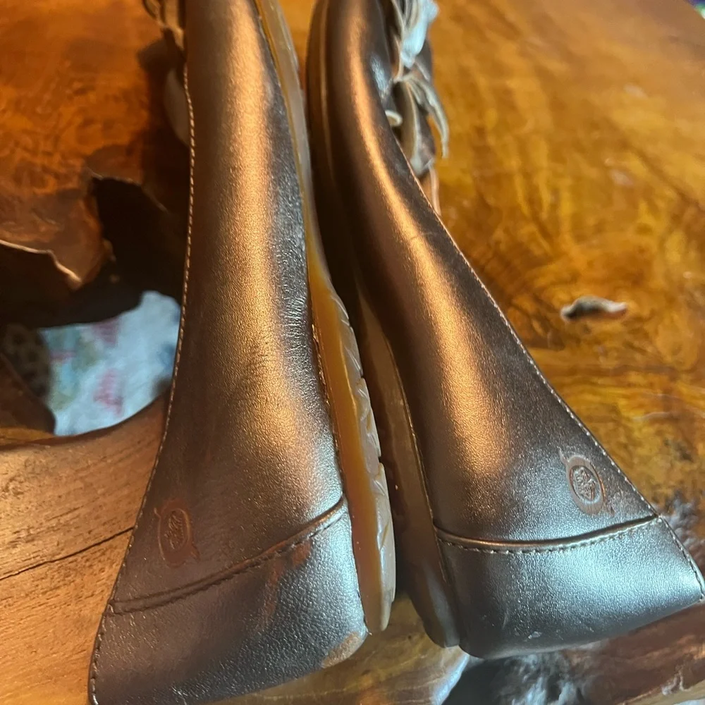 Born Women’s Size 6 Metallic Bronze Leather Flats Floral Toe Detail Shoes